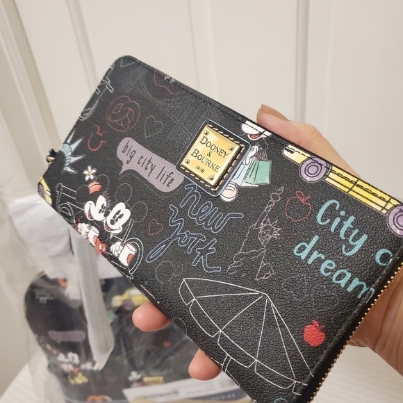 NWT Disney Dooney & Bourke Mickie & Minnie New York City Zip Satchel, Wa… - Picture 4 of 10